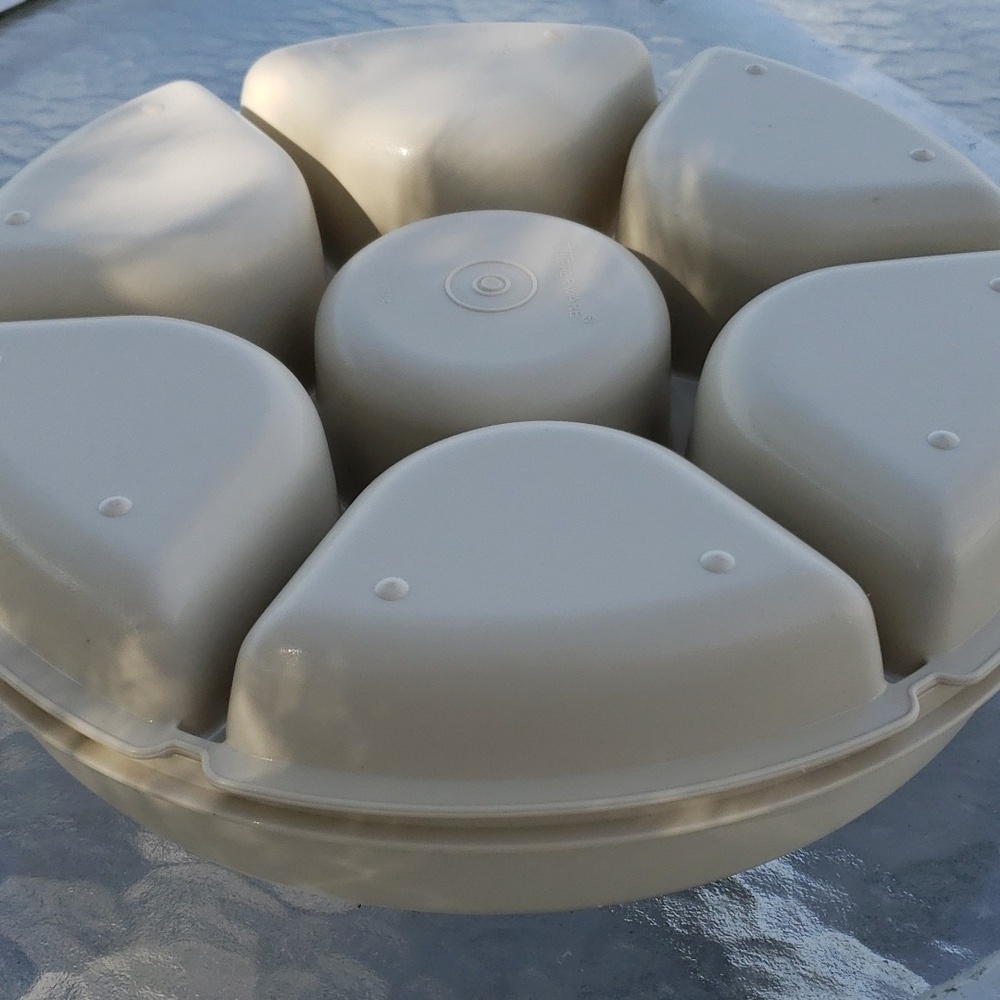 Vintage Tupperware LARGE 2-pc Veggie/Chip & Dip Serving Tray 7 Comp. with Lid - Picture 8 of 10